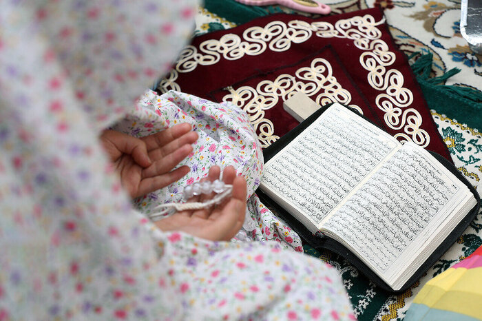 عاشقانههای دانشآموزان با معبود در اعتکاف