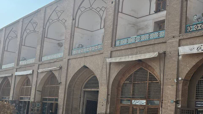 ماجرای نصب بلندگوها بر رواقهای میدان نقش جهان اصفهان چیست؟