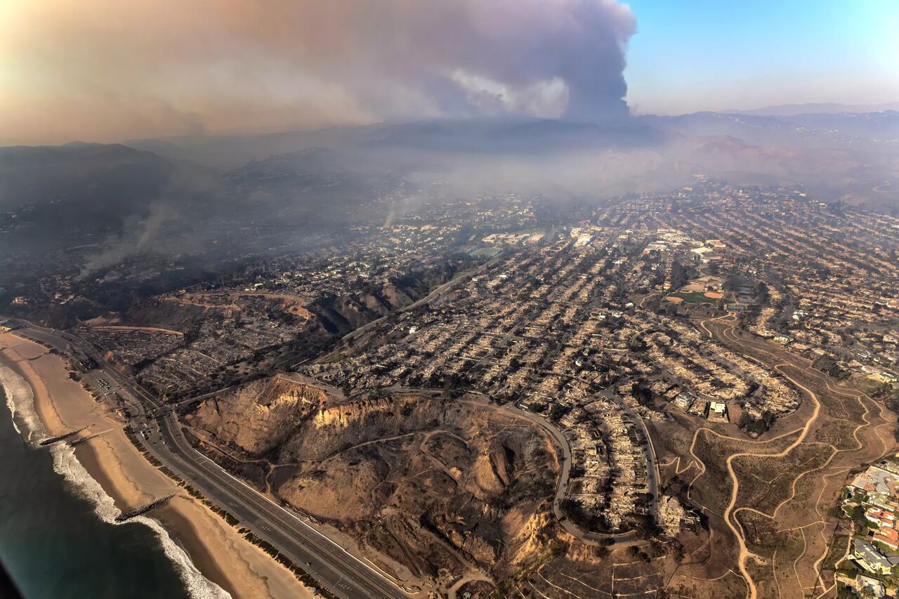 Aumenta a 24 el número de muertos por los incendios en Los Ángeles