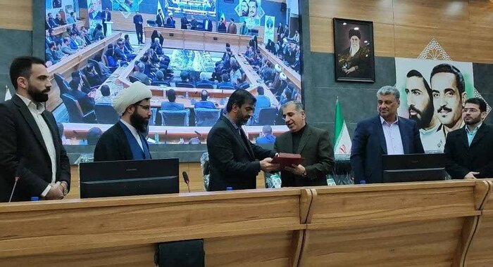 معاون سیاسی استاندار فارس: مدیر در تدبیر امور نباید جمع گرایی را به مسلخ فردگرایی ببرد