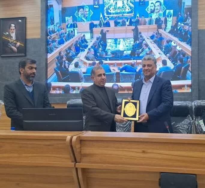 معاون سیاسی استاندار فارس: مدیر در تدبیر امور نباید جمع گرایی را به مسلخ فردگرایی ببرد