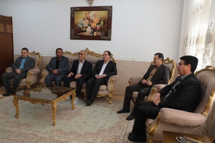 استاندار ایلام: پدران شهدا و جانبازان گنجینه های ارزشمند ایثار و مقاومت هستند