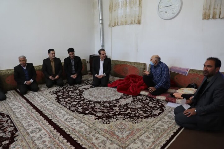 استاندار ایلام: پدران شهدا و جانبازان گنجینه های ارزشمند ایثار و مقاومت هستند