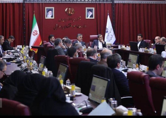 راهبرد دولت، اصلاحات اقتصادی و توجه به معیشت دهکهای پایین است