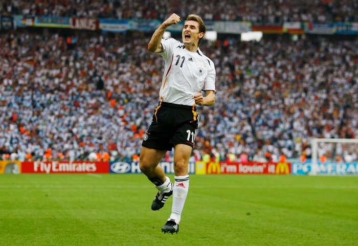 کلوزه در صدر، رونالدو در تعقیب مسی