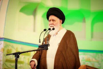 آیت الله علم‌الهدی: فریبکاری دشمن در قالب مذاکره خطرناک است