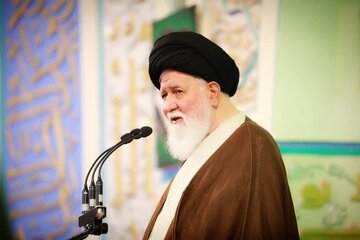 امام جمعه مشهد: بیدارگری رهبر انقلاب مانع تحقق فتنه‌هاست