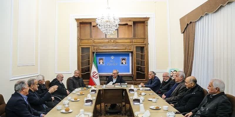 بکارگیری همه امکانات موجود برای احیای تیم ماشین سازی در عین توجه به تیم فوتبال تراکتور بکارگیری همه امکانات موجود برای احیای تیم ماشین سازی در عین توجه به تیم فوتبال تراکتور