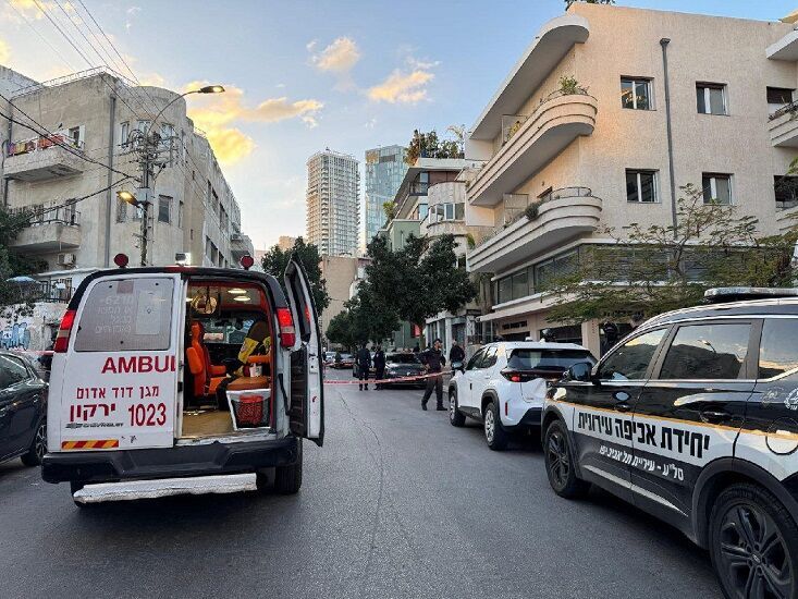 Anti-Zionist operation in Tel Aviv; one killed and 2 wounded