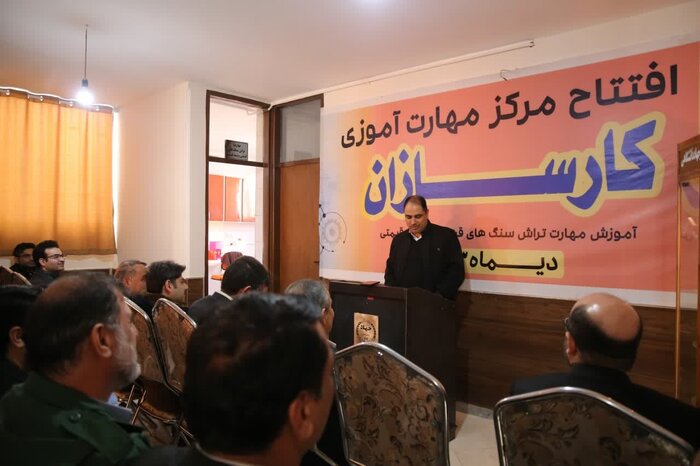 کرمان در حال تبدیل به قطب گوهرتراشی/ یک مرکز مهارتآموزی جهاددانشگاهی افتتاح شد