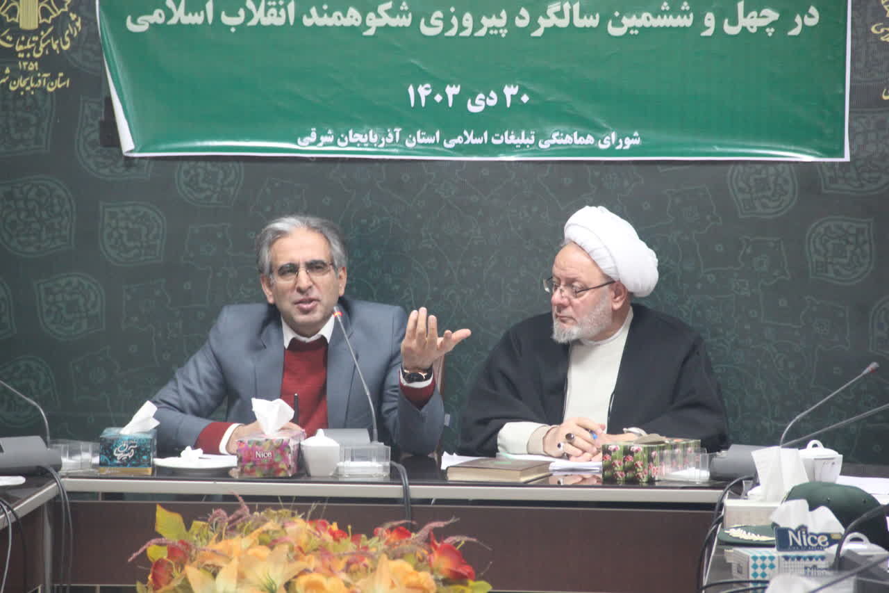 تبیین عملکردها را به چاپ بنر و پوستر محدود نکنیم تبیین عملکردها را به چاپ بنر و پوستر محدود نکنیم