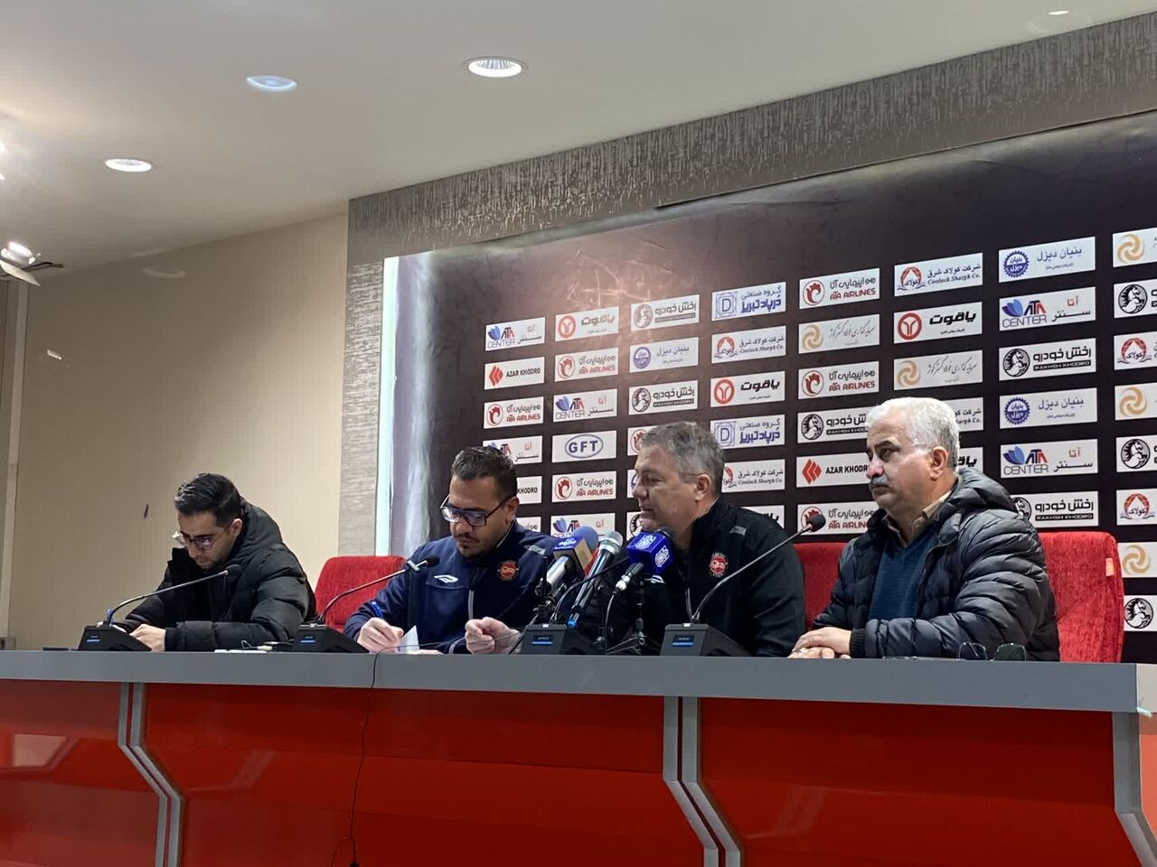 سرمربی تراکتور: بازیکن باکیفیت پیدا نمیکنیم سرمربی تراکتور: بازیکن باکیفیت پیدا نمیکنیم