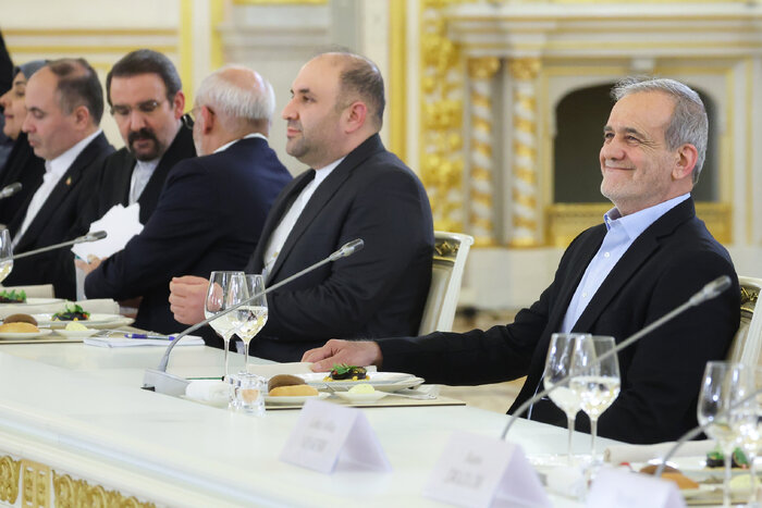 دیدارهای رئیسجمهور در مسکو عملیاتی بود؛ استقبال فعالان اقتصادی روس از نشست با پزشکیان
