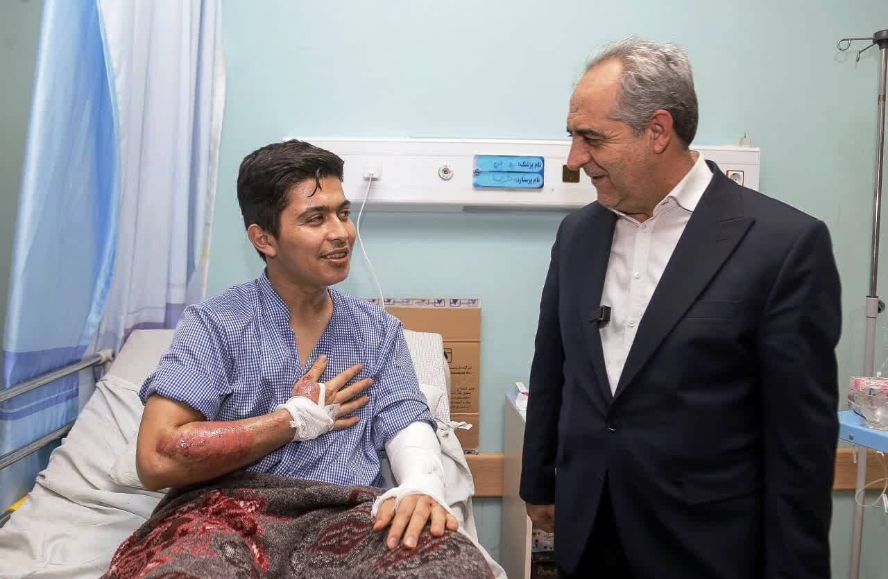 این نوجوان فداکار مراغهای طلبه است این نوجوان فداکار مراغهای طلبه است