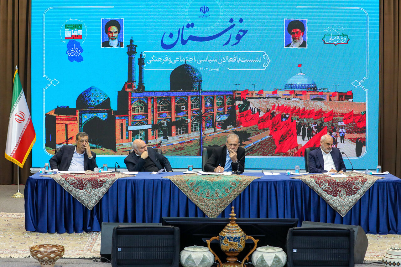 آنچه در نشست فعالان سیاسی و اجتماعی خوزستان با رییس جمهور گذشت آنچه در نشست فعالان سیاسی و اجتماعی خوزستان با رییس جمهور گذشت