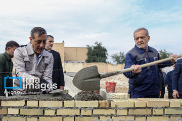 Pezeshkian coloca la primera piedra del Proyecto Popular de Construcción de Escuelas