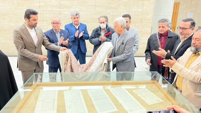 تداوم خدمات ناشر برجسته شیرازی به فرهنگ فارسی با اهدای 1400 سند تاریخی