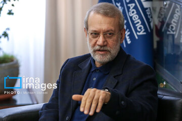 Larijani, an adviser to Iran's Leader visits IRNA