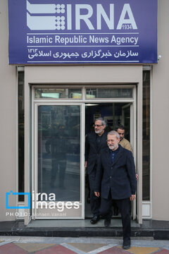 Larijani, an adviser to Iran's Leader visits IRNA