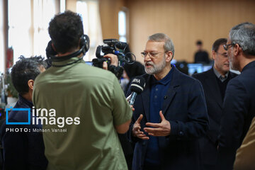 Larijani, an adviser to Iran's Leader visits IRNA