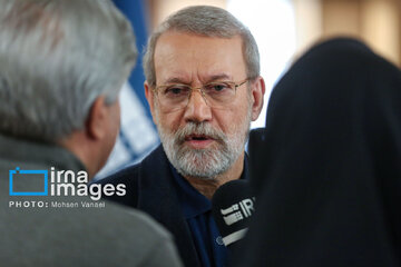 Larijani, an adviser to Iran's Leader visits IRNA