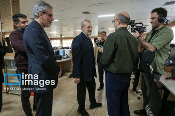 Larijani, an adviser to Iran's Leader visits IRNA