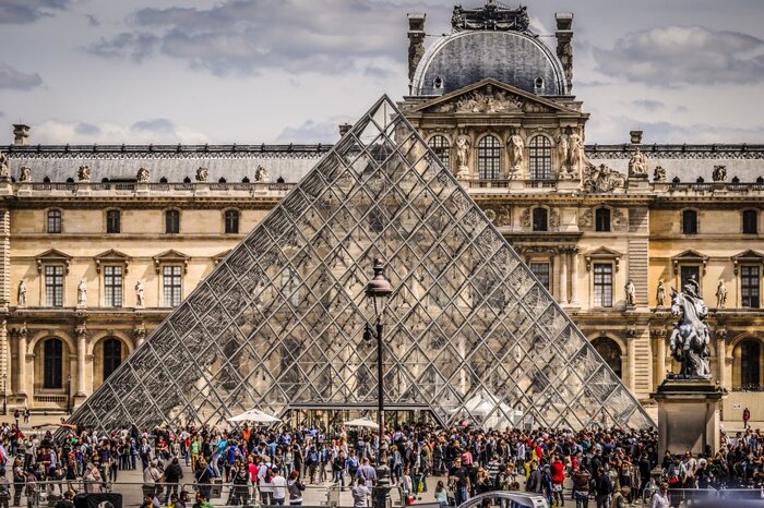 وضعیت موزه لوور خطرناک است. درخواست کمک مالی فوری