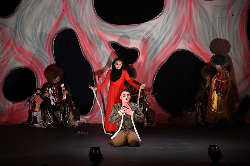 هنرمند ازبکستانی: جشنواره تئاتر فجر پلی برای ایجاد صلح است 1 هنرمند ازبکستانی: جشنواره تئاتر فجر پلی برای ایجاد صلح است