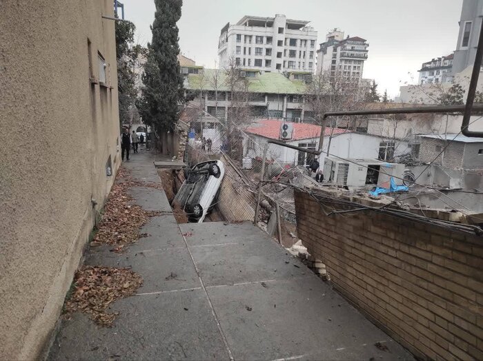 فروریزش زمین مجاور ساختمانی در زعفرانیه تهران