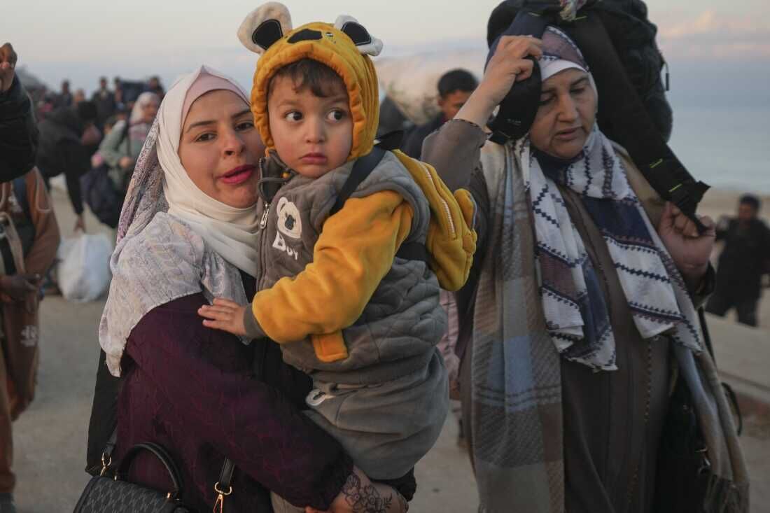 300,000 displaced Palestinians return to ruined northern Gaza