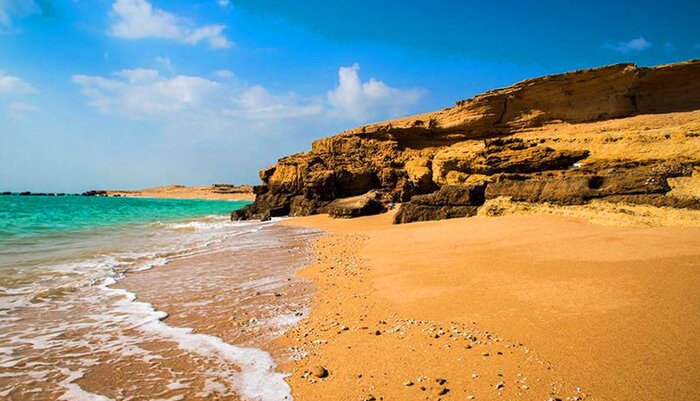 ساحل نقره ای؛ جادوی آبی و درخشنده جزیره هنگام