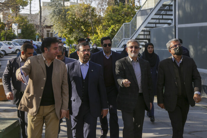 استاندار فارس: بازدیدهای سرزده را با هدف حل مشکلات شهروندان انجام میدهیم