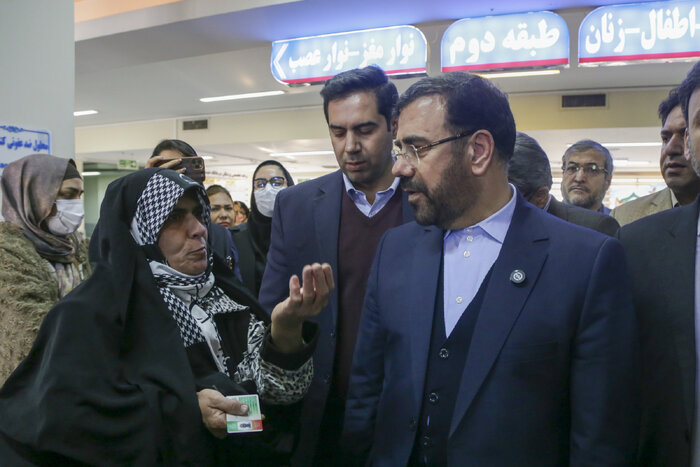 استاندار فارس: بازدیدهای سرزده را با هدف حل مشکلات شهروندان انجام میدهیم