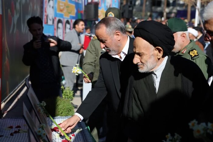 نعمت وحدت، امنیت و ولایت سه دستاورد انقلاب اسلامی است