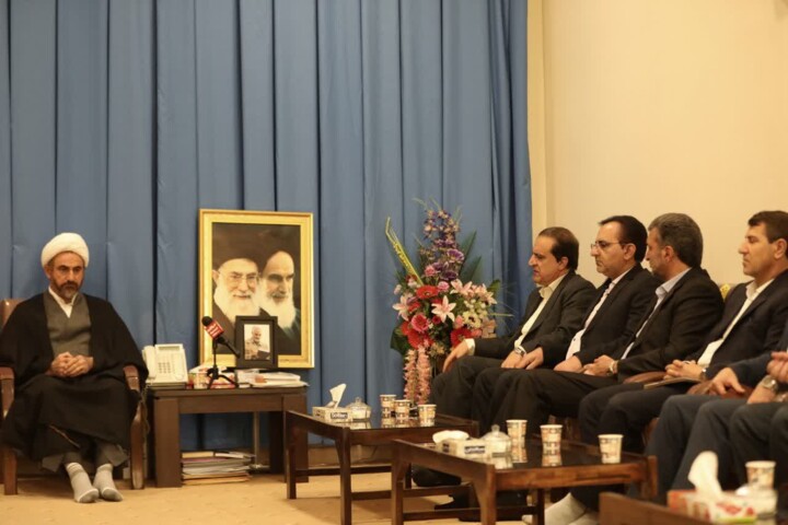 ۳۲ طرح عمرانی و ۲۰ پروژه انرژی خورشیدی با اولویت اشتغال و رضایت مردم ایلام اجرایی میشود
