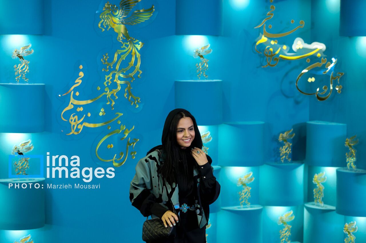 سارا حاتمی در زخم کاری سارا حاتمی در نمایی از سریال زخم کاری