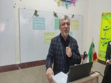 بازنشر بیانات امام راحل و شعائر انقلاب اسلامی امری ضروری است