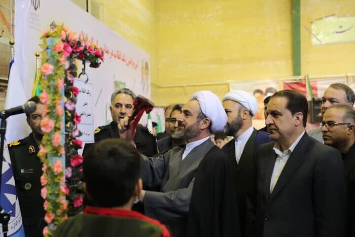 دانشآموزان با نگاه به دستاوردهای انقلاب برای آیندهای روشن تلاش کنند
