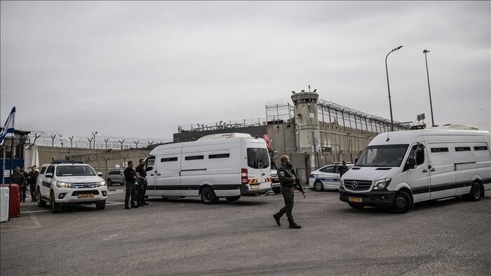 Tortura de prisioneros palestinos antes de su liberación; Hamás: “Es un crimen de guerra”