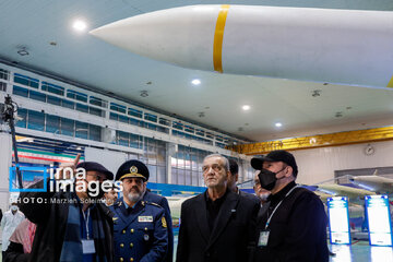 El presidente iraní visita los últimos logros en materia de defensa y espacio