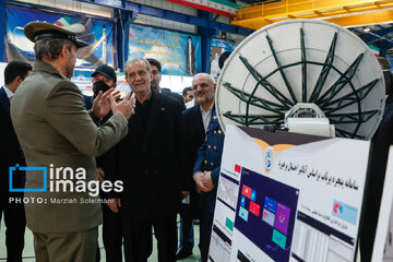 El presidente iraní visita los últimos logros en materia de defensa y espacio