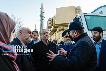 El presidente iraní visita los últimos logros en materia de defensa y espacio