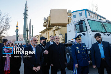 El presidente iraní visita los últimos logros en materia de defensa y espacio