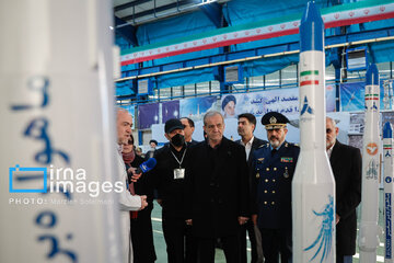 El presidente iraní visita los últimos logros en materia de defensa y espacio
