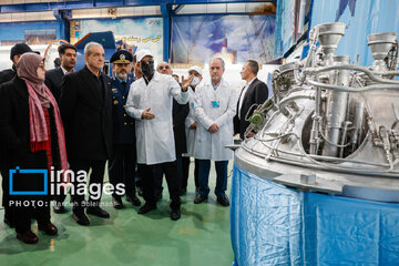 El presidente iraní visita los últimos logros en materia de defensa y espacio