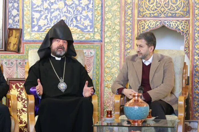 «از طلیعه ایام انقلاب تا تلالوی عصر وفاق» گفتمان ادیان توحیدی در اصفهان