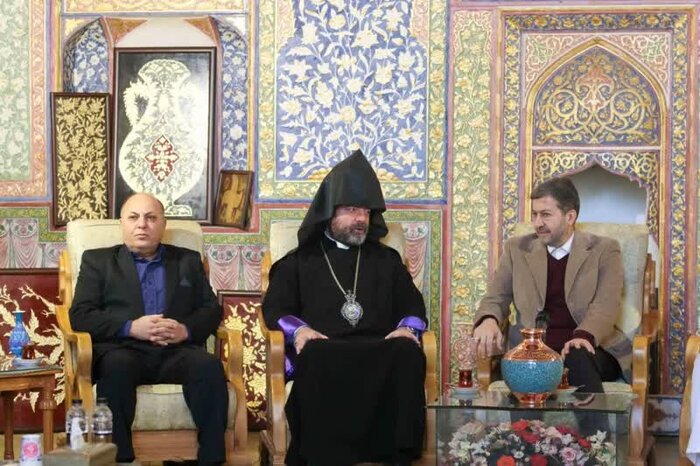 «از طلیعه ایام انقلاب تا تلالوی عصر وفاق» گفتمان ادیان توحیدی در اصفهان