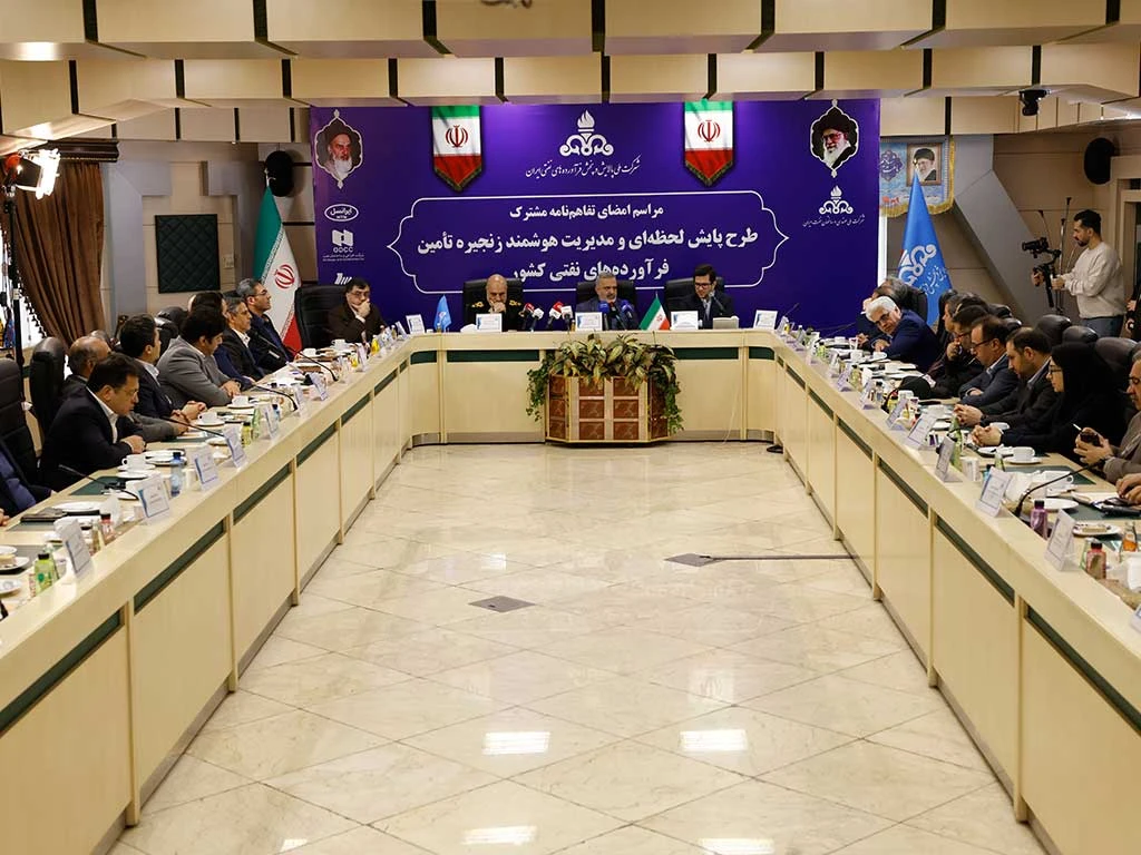 همکاری ایرانسل و سه شرکت نفتی در زمینه مدیریت هوشمند زنجیره تأمین فرآوردههای نفتی