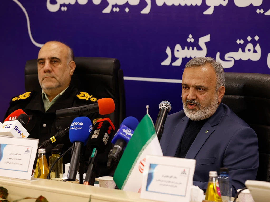 همکاری ایرانسل و سه شرکت نفتی در زمینه مدیریت هوشمند زنجیره تأمین فرآوردههای نفتی