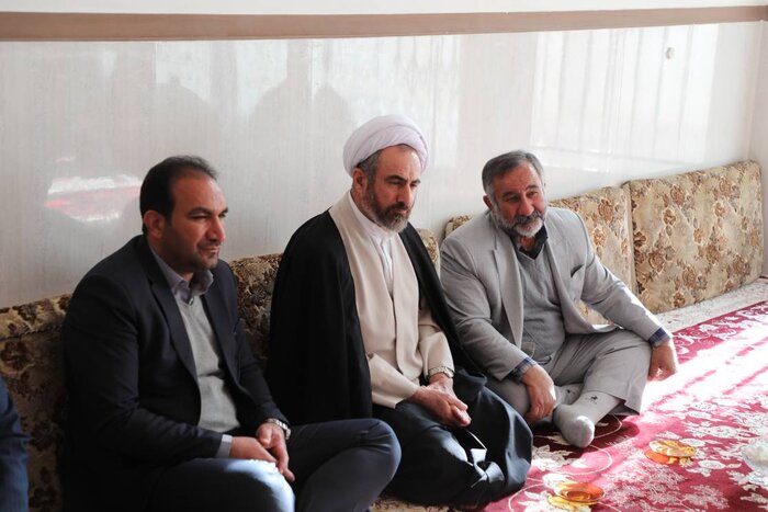 امام جمعه ایلام: جانبازان، شهدای زنده و خانوادههای آنان اسوه استقامت هستند